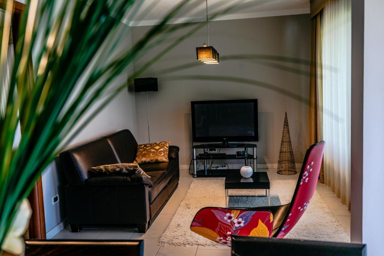 Sunset Apartment *